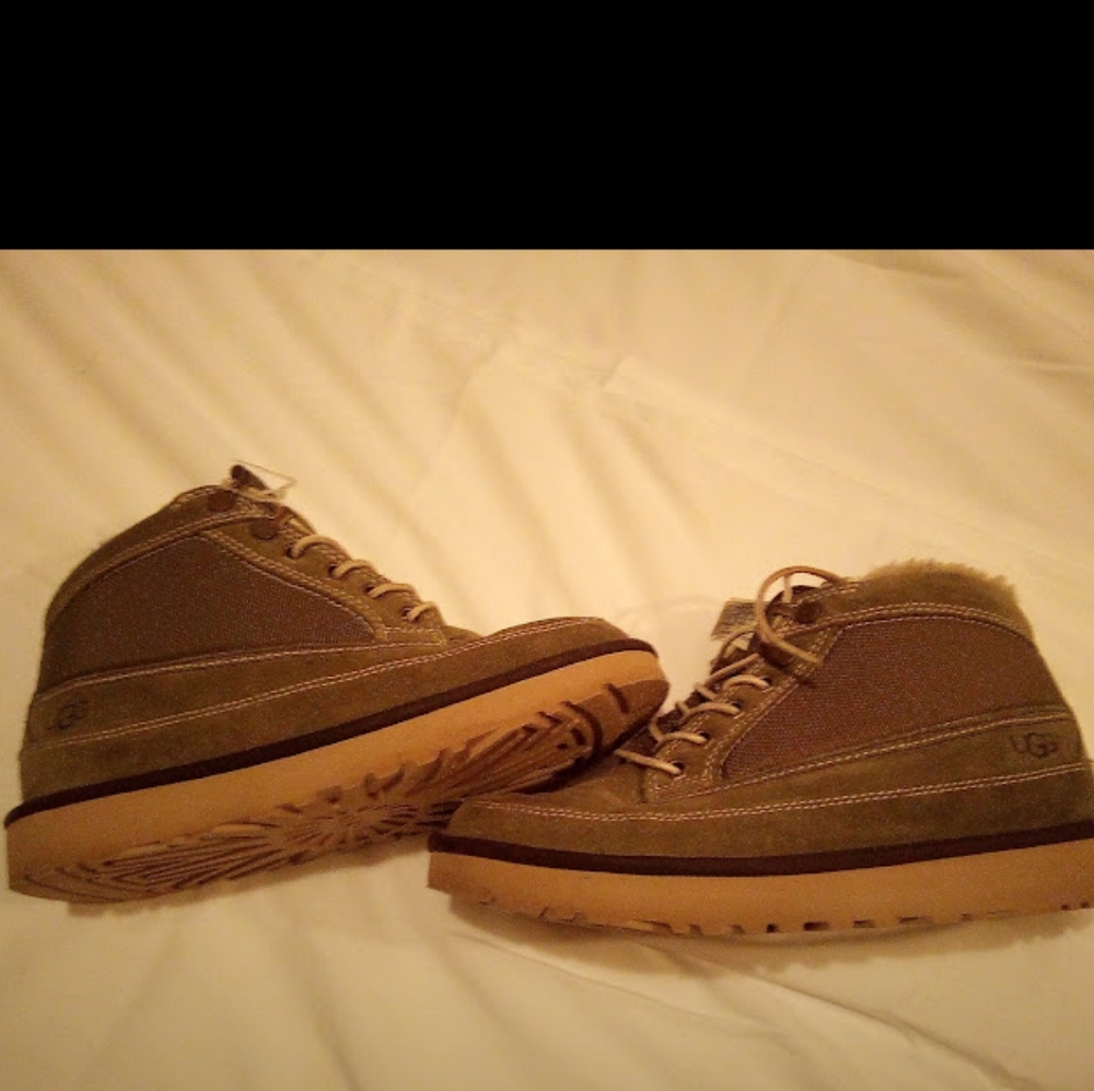 Women's UGG Neumel lace up boots Size 5